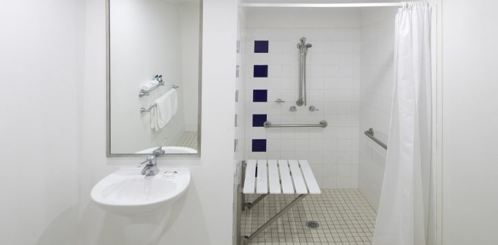 accessible_bathroom_img1-1-2-2